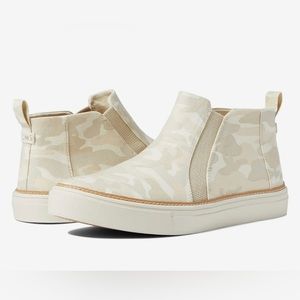 TOMS Bryce Camo High Top Slip-On Sneaker (Women)
 
NATURAL, Size 10 M